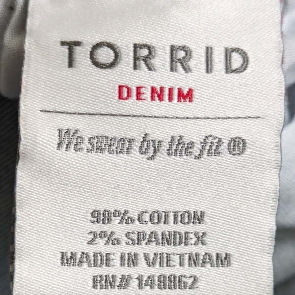 Torrid button fly light wash cut off jeans shorts, size 14 GUC - Picture 5 of 6